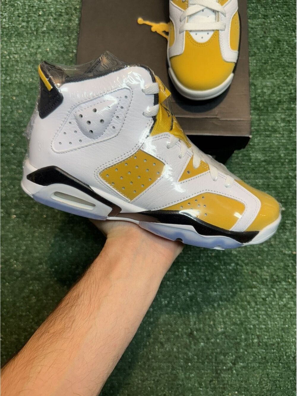 Jordan Retro 6 Ochre Size 5M/6.5W